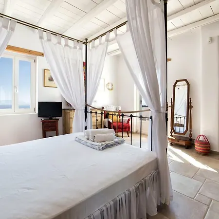 Holiday home Tripiti Drios